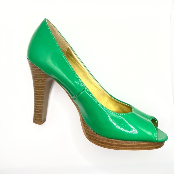 Charlotte Russe “Sandy” Green Patent Peep Toe Pump - Picture 3 of 7